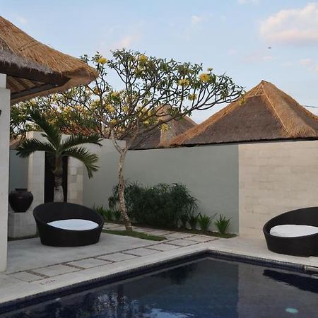 B Villa + Pool Seminyak Dış mekan fotoğraf