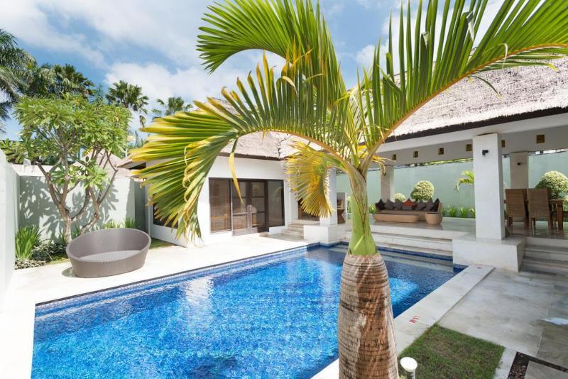 B Villa + Pool Seminyak Dış mekan fotoğraf